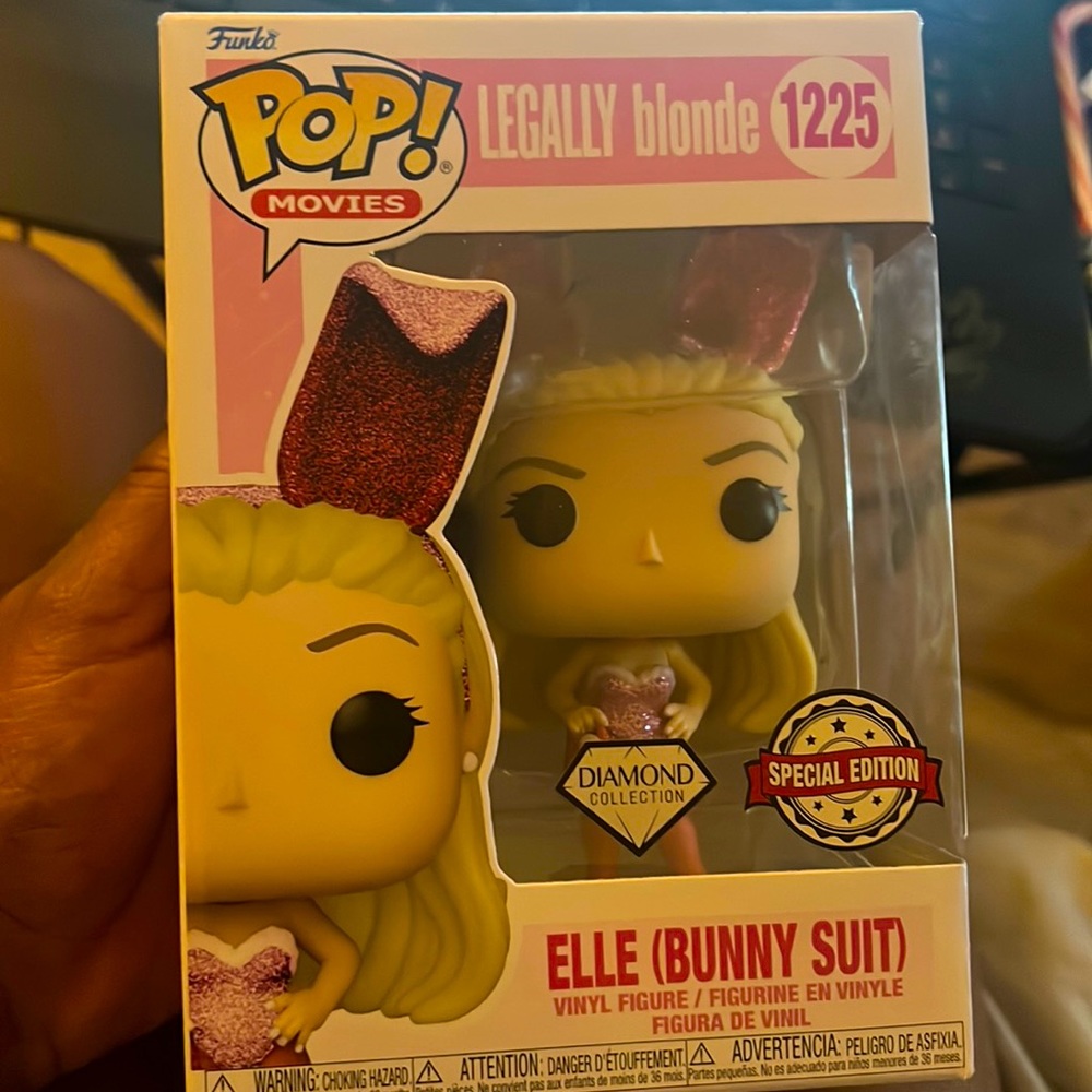 Special Movies Limited Edition POP! Elle (Diamond Collection) Figure.